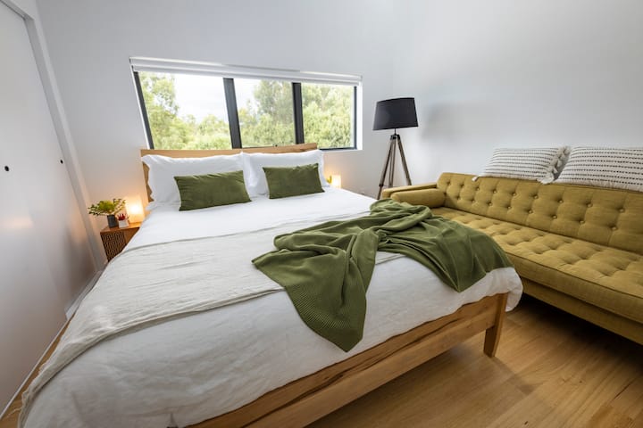 Second bedroom features pure linen sheets, woollen doona, electric blanket and feather pillows.