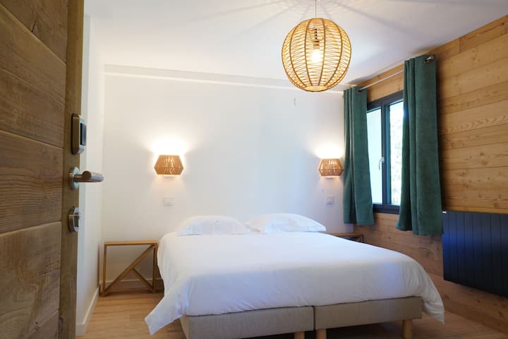 L'Etincelle Mountain Lodge - Gîte Côté Lac - Chumba cha kulala 02