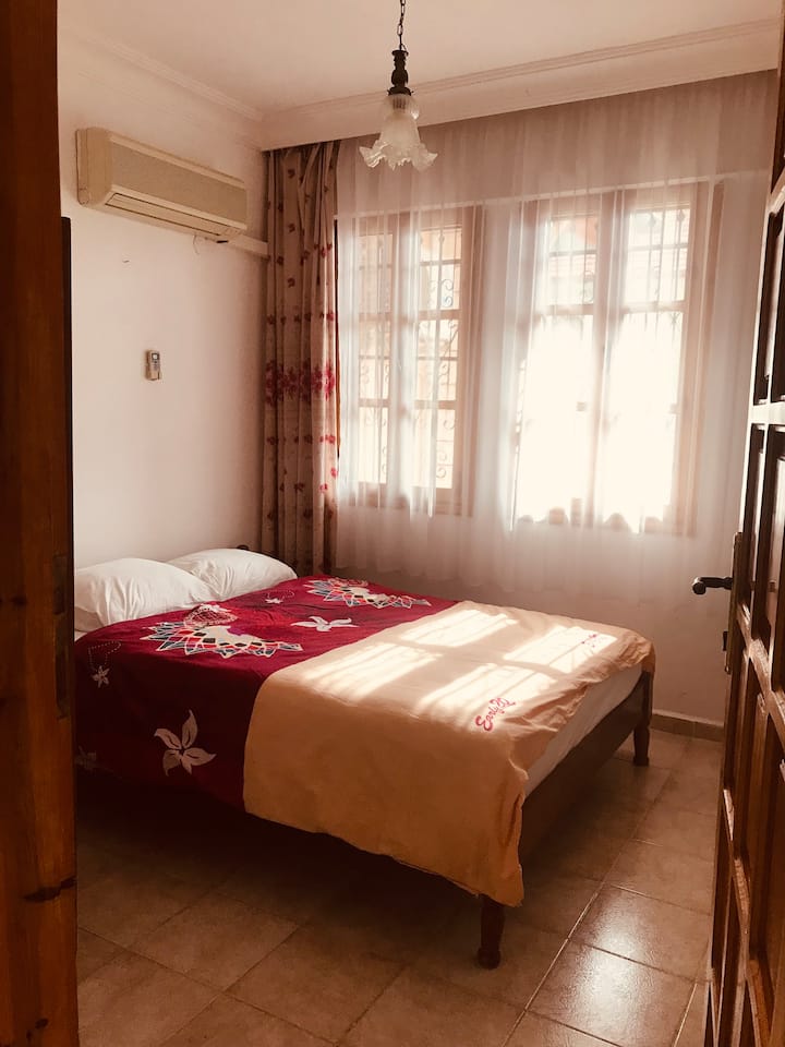 ห้องนอน 1: เตียงขนาด 140x190 ฟุต