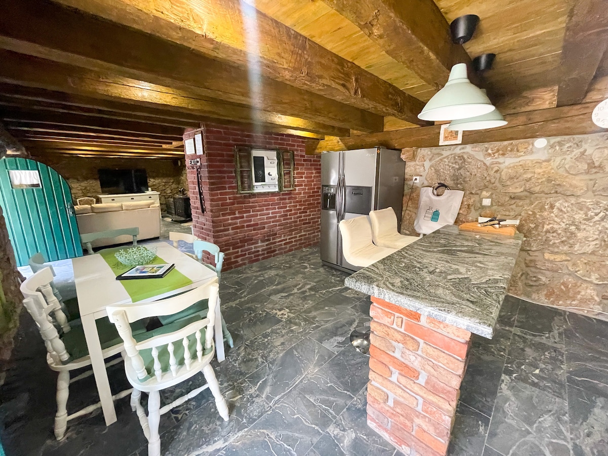 Tradicionalna primorska kuća za odmor Paun