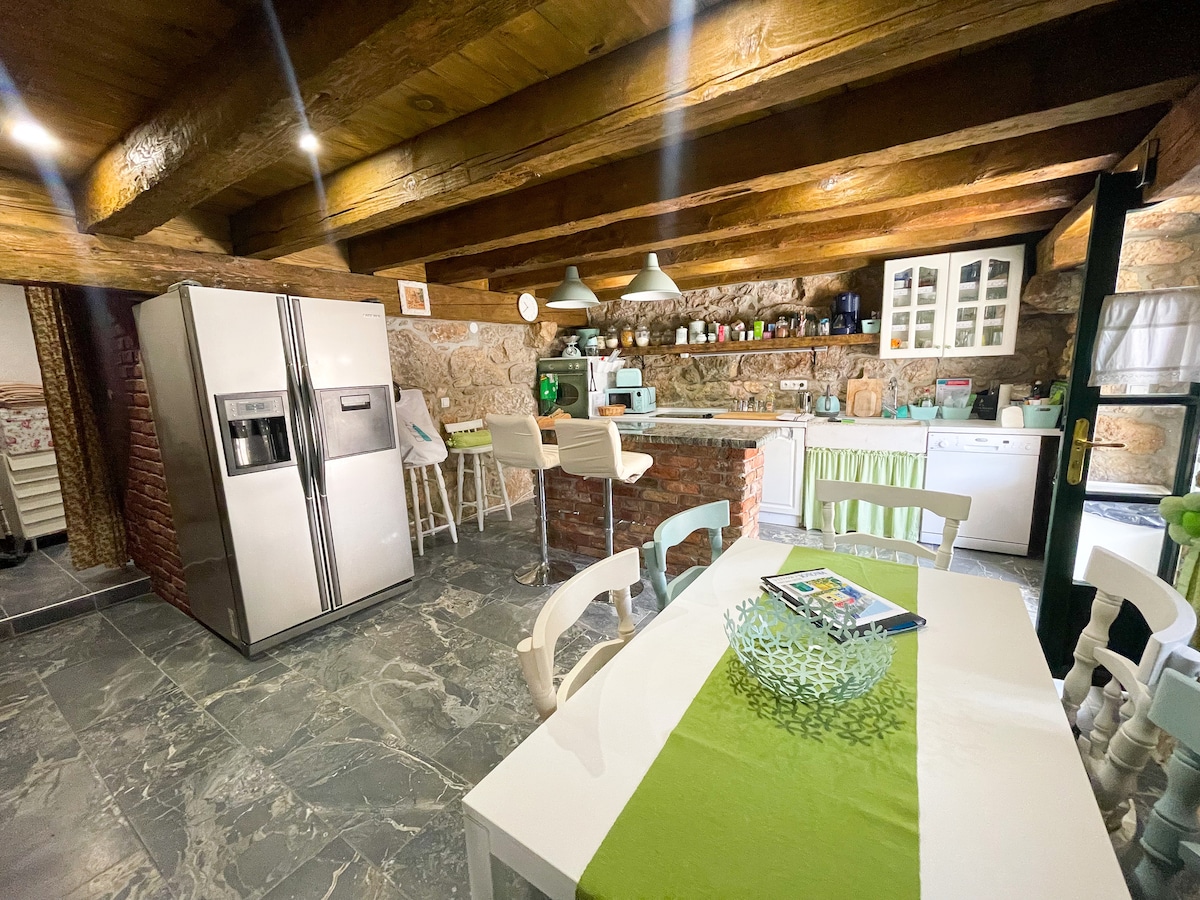 Tradicionalna primorska kuća za odmor Paun