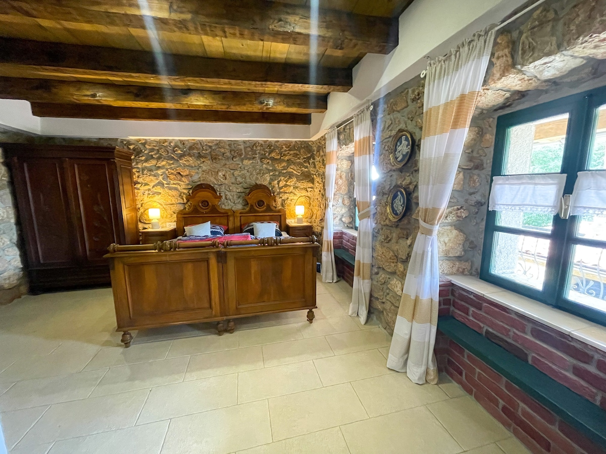 Tradicionalna primorska kuća za odmor Paun