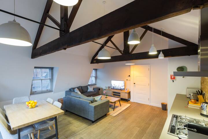 Contemporary Penthouse with Terrace in Fitzrovia gallery image 4