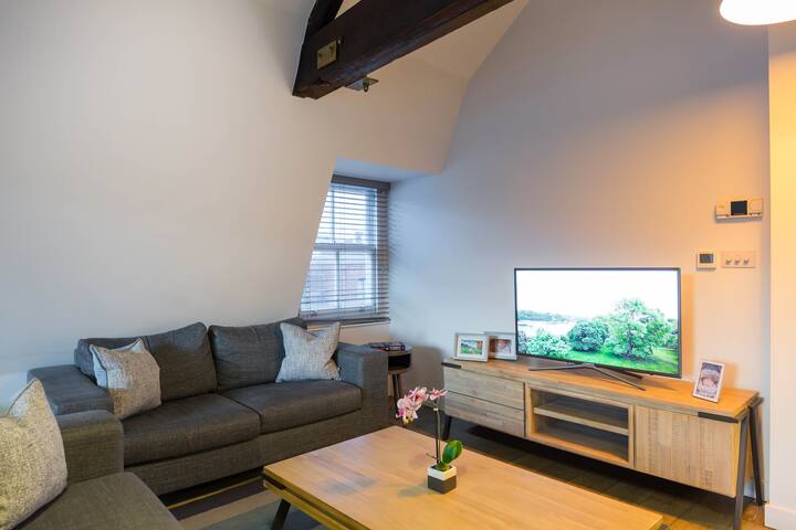 Contemporary Penthouse with Terrace in Fitzrovia gallery image 5