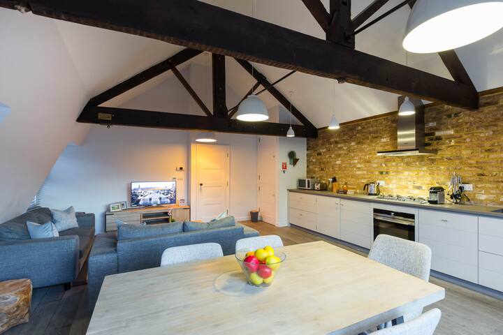 Contemporary Penthouse with Terrace in Fitzrovia gallery image 3