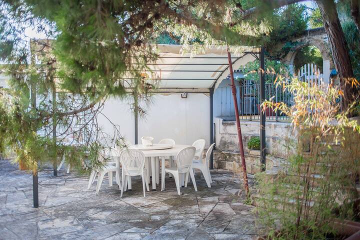 Villa grande & Villa piccola, immerse nel verde gallery image 3