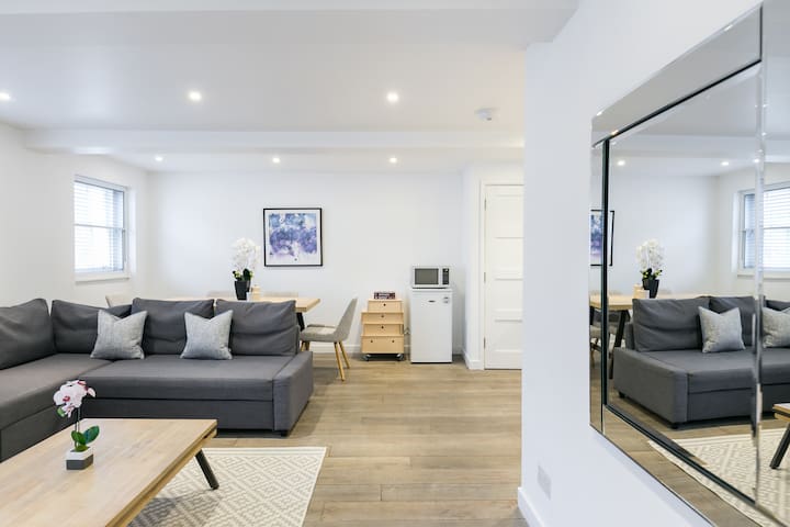 Spacious Two Bedroom Apartment