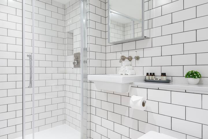 Spacious Two Bedroom Apartment gallery image 2