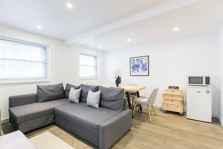 Spacious Two Bedroom Apartment gallery image 3