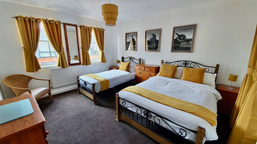 (6.7) Sleeps 20+2 Penthouse +1 Central – Parking gallery image 4