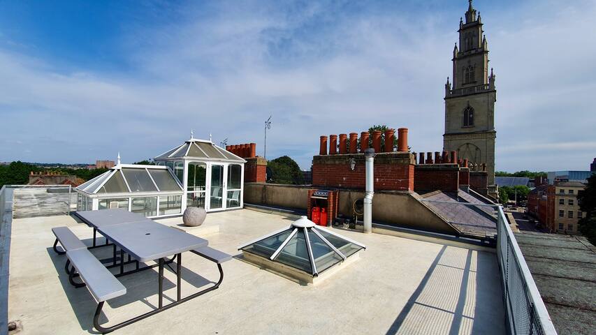 (6.7) Sleeps 20+2 Penthouse +1 Central – Parking gallery image 3