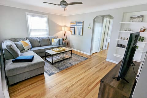 Private Deck & New Park! Cozy Retreat in Royal Oak