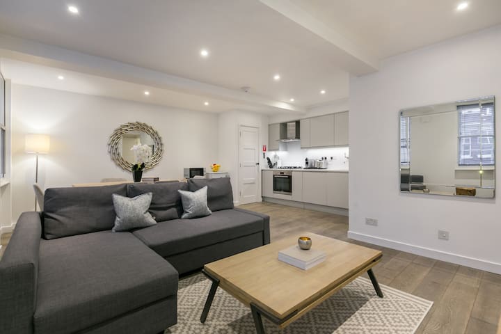 Fitzrovia Superior 2 Bed Retreat