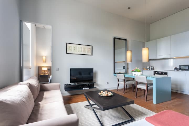 High-end City Center Oasis ~ ♛Queen Bed, Concierge - Lisbonne