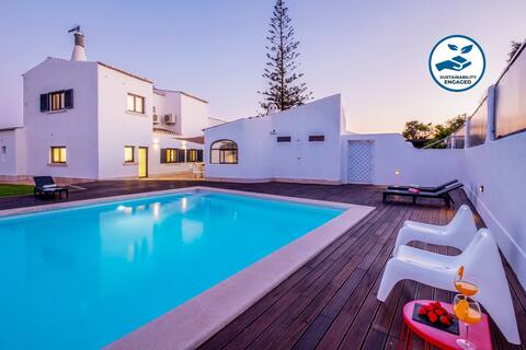 Luxurious Villa, Sea Views, Heatable Pool, Jacuzzi
