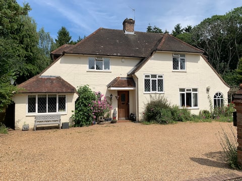 Country House in beautiful Surrey Hills