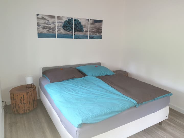 Dhomë gjumi e vogël poshtë 