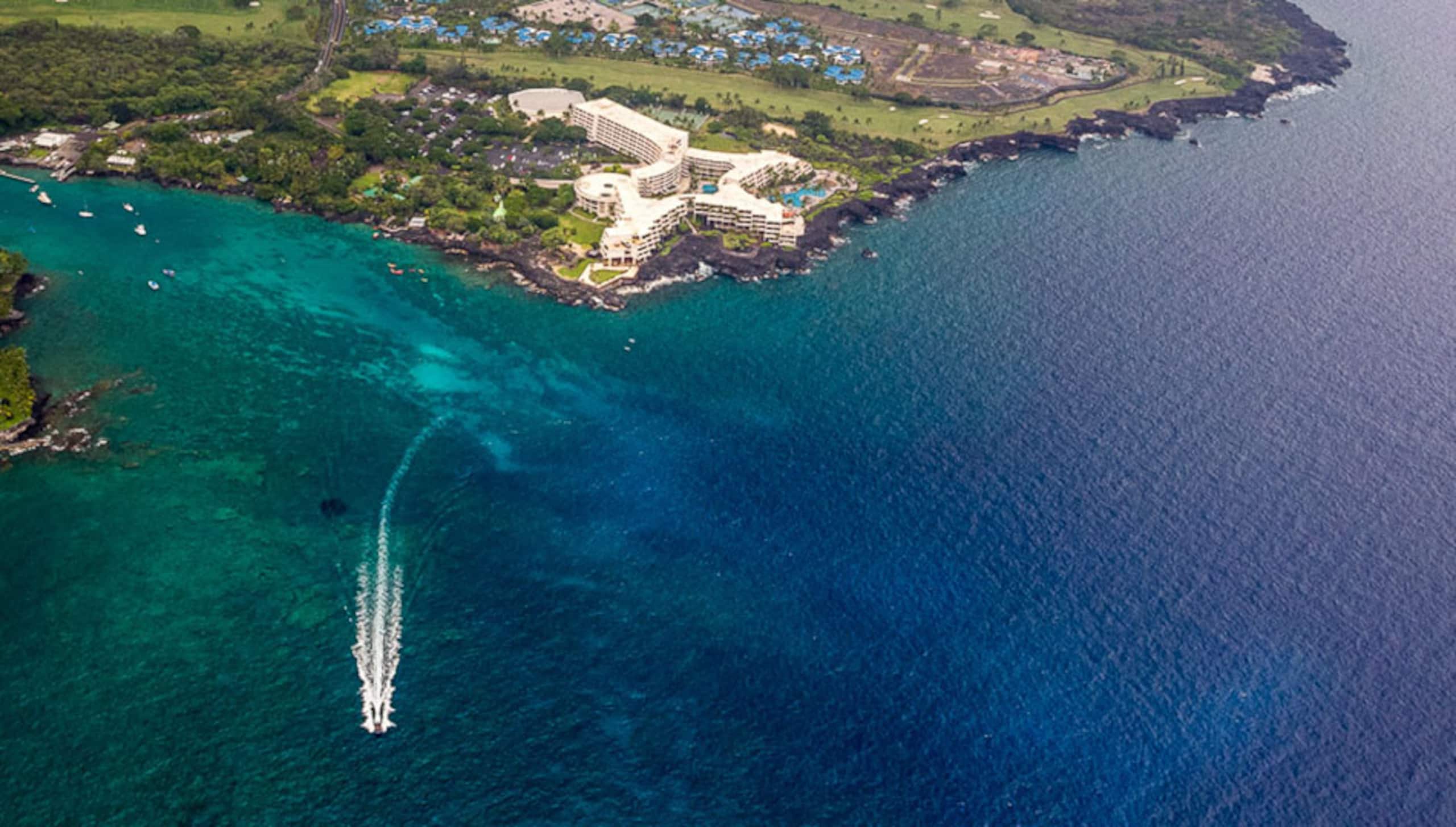 Condo in Kailua-Kona · ★4.92 · 2 bedrooms · 4 beds · 2 baths - Image 35