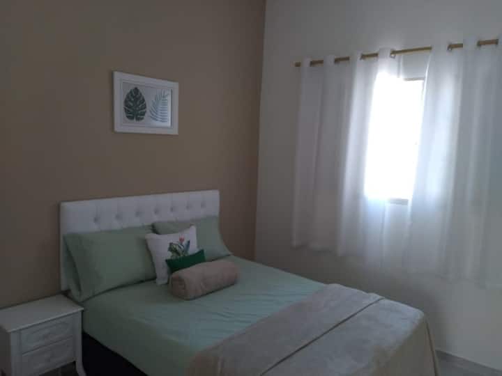 Habitación 1: somier doble.