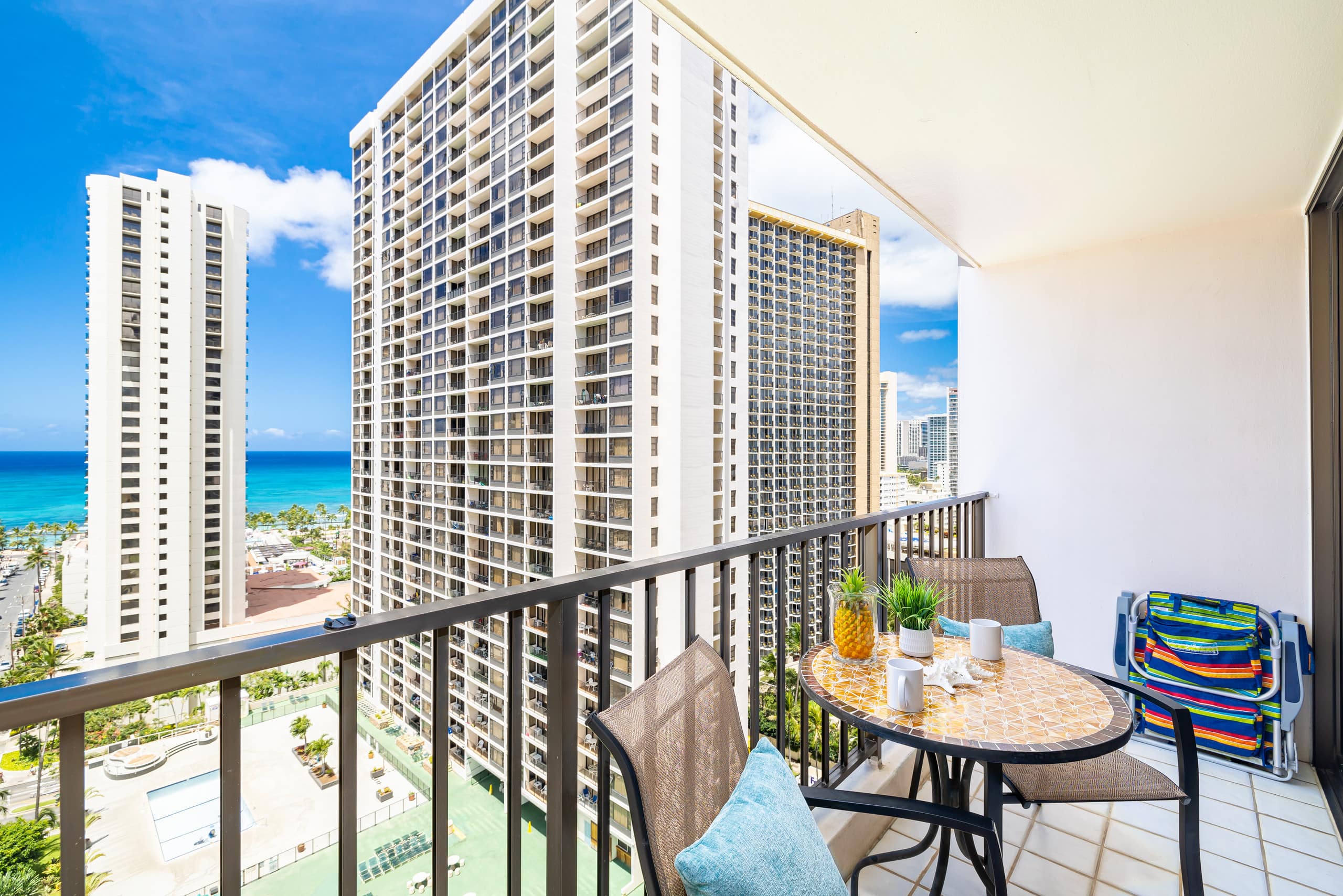 Condo in Honolulu · ★4.71 · 1 bedroom · 2 beds · 1 private bath - Image 23