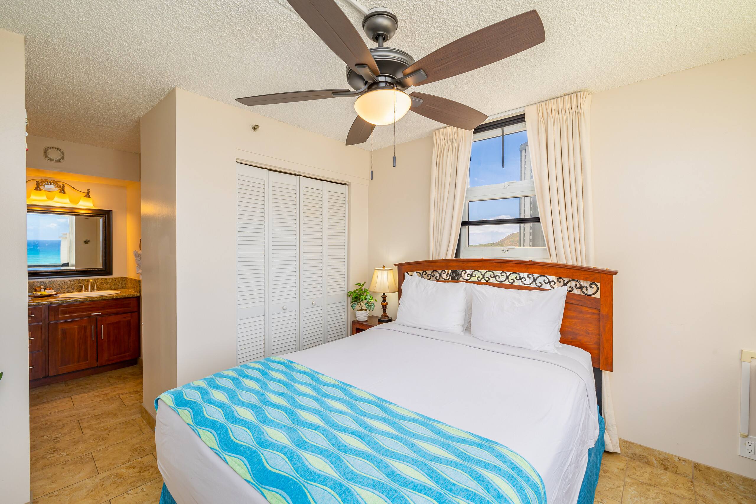 Condo in Honolulu · ★4.71 · 1 bedroom · 2 beds · 1 private bath - Image 16