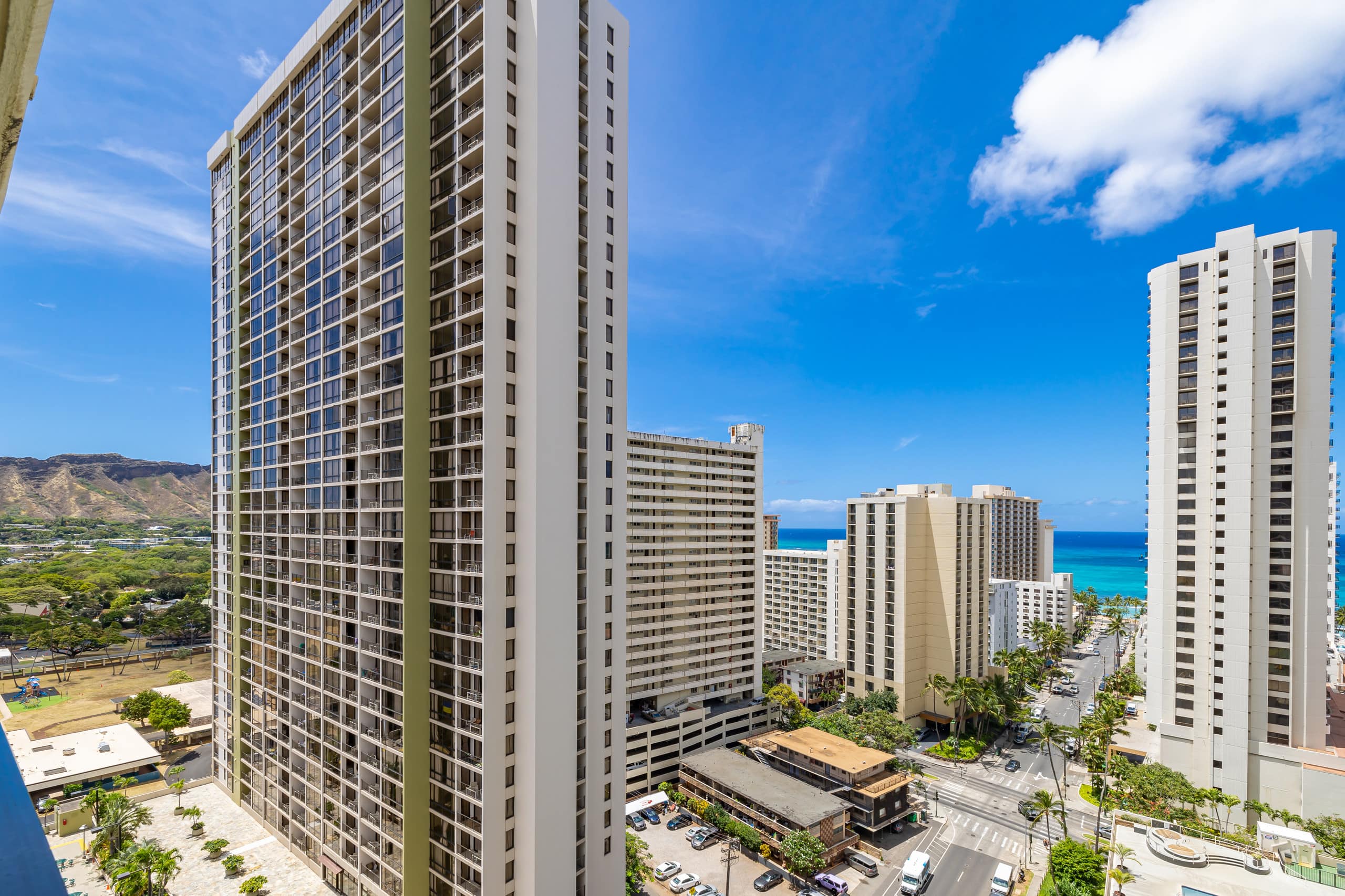 Condo in Honolulu · ★4.71 · 1 bedroom · 2 beds · 1 private bath - Image 27