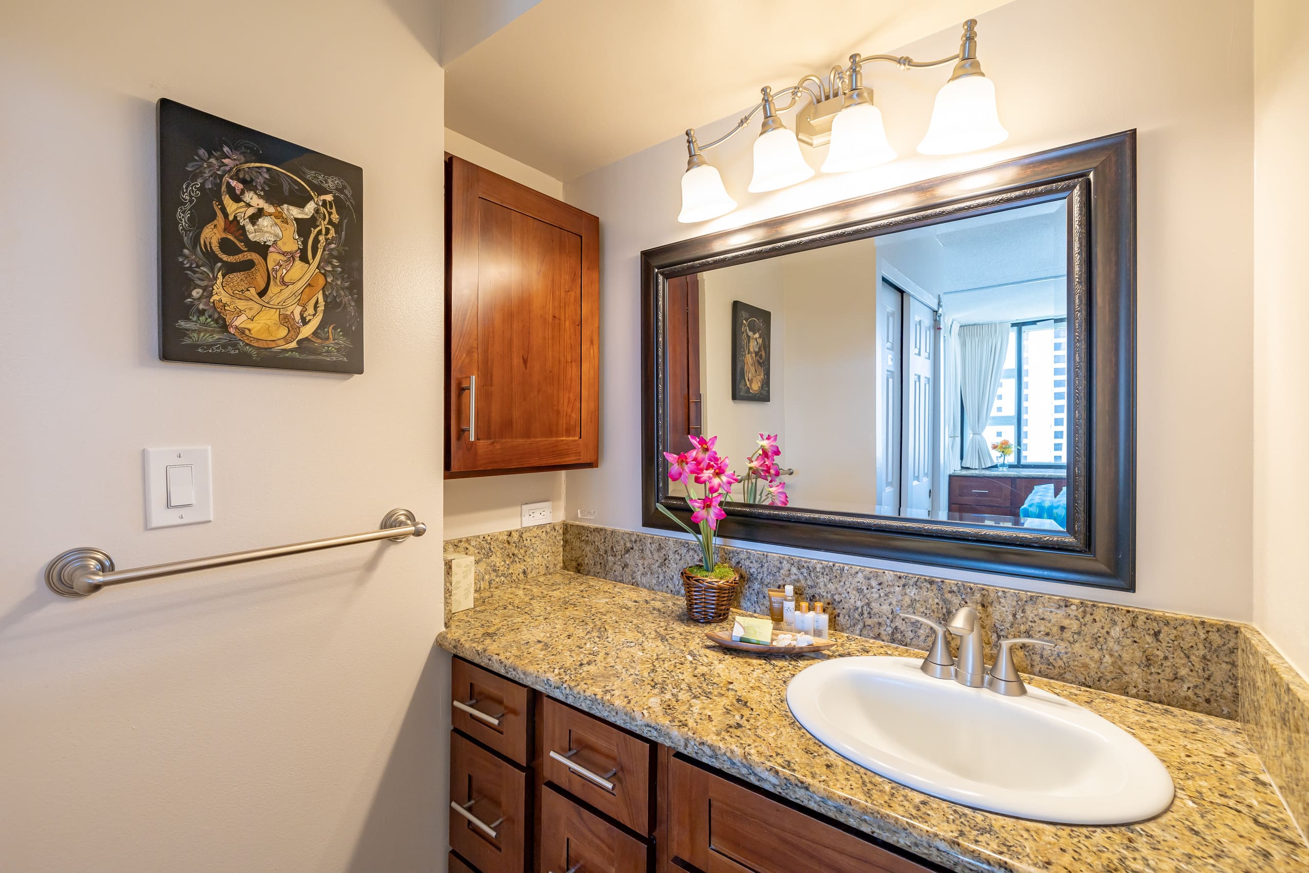 Condo in Honolulu · ★4.71 · 1 bedroom · 2 beds · 1 private bath - Image 19