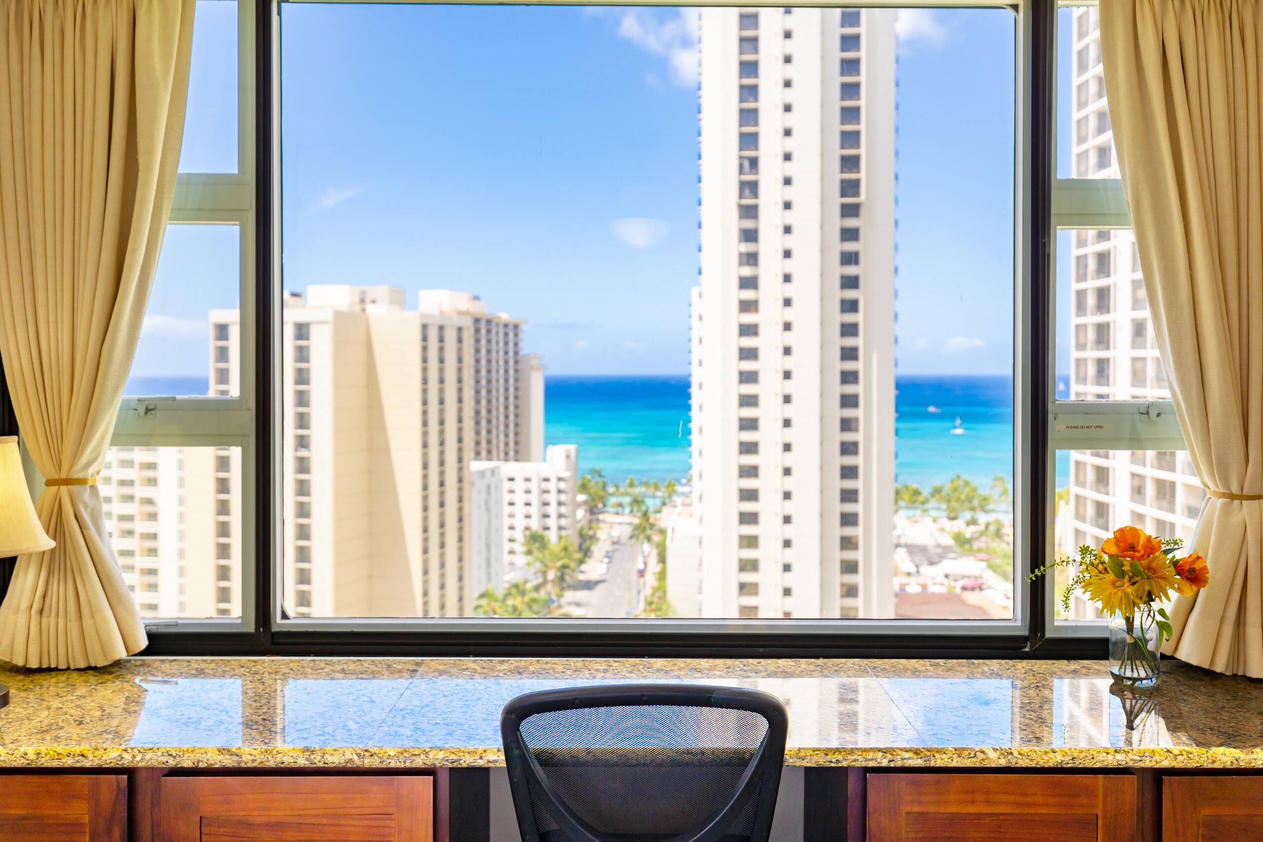 Condo in Honolulu · ★4.71 · 1 bedroom · 2 beds · 1 private bath - Image 17
