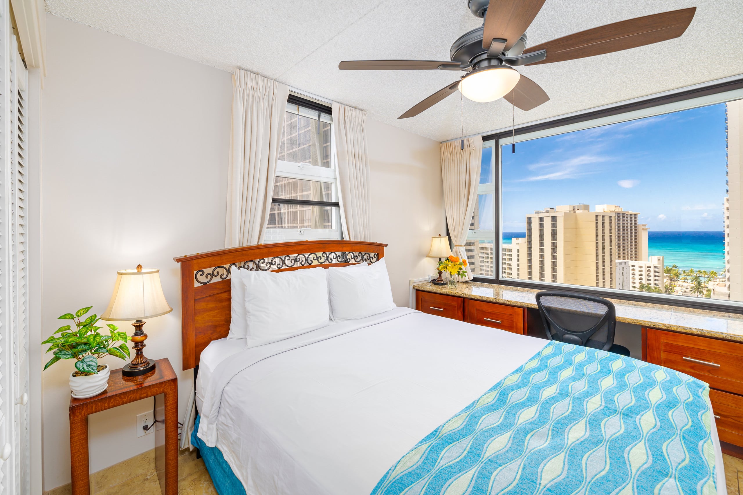 Condo in Honolulu · ★4.71 · 1 bedroom · 2 beds · 1 private bath - Image 15