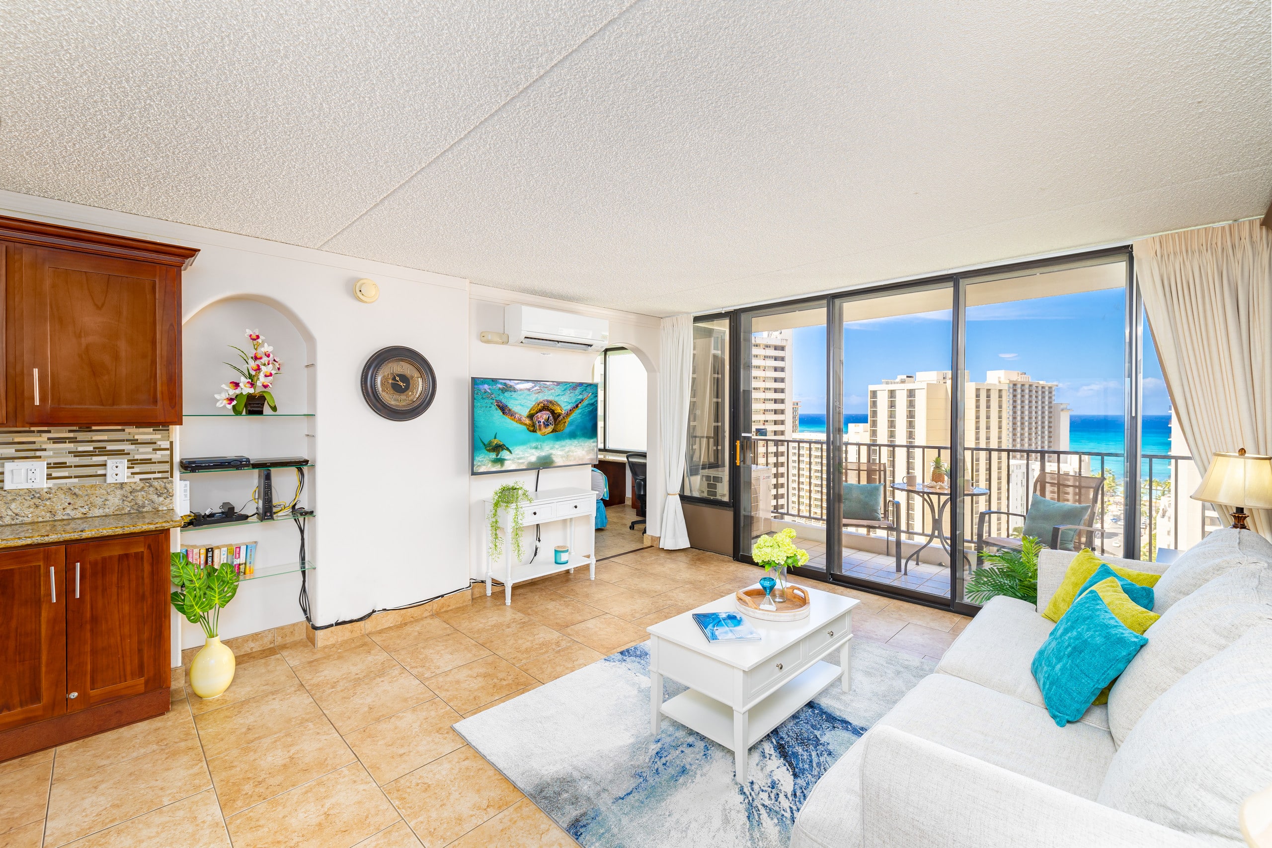 Condo in Honolulu · ★4.71 · 1 bedroom · 2 beds · 1 private bath - Image 7