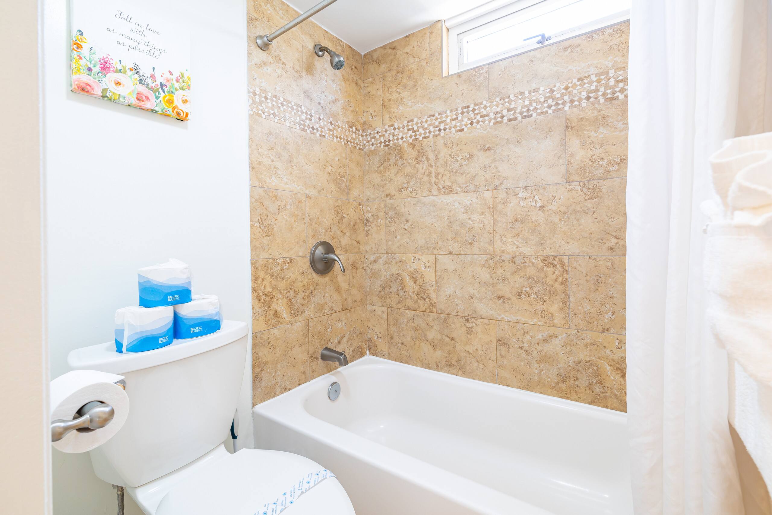 Condo in Honolulu · ★4.71 · 1 bedroom · 2 beds · 1 private bath - Image 20