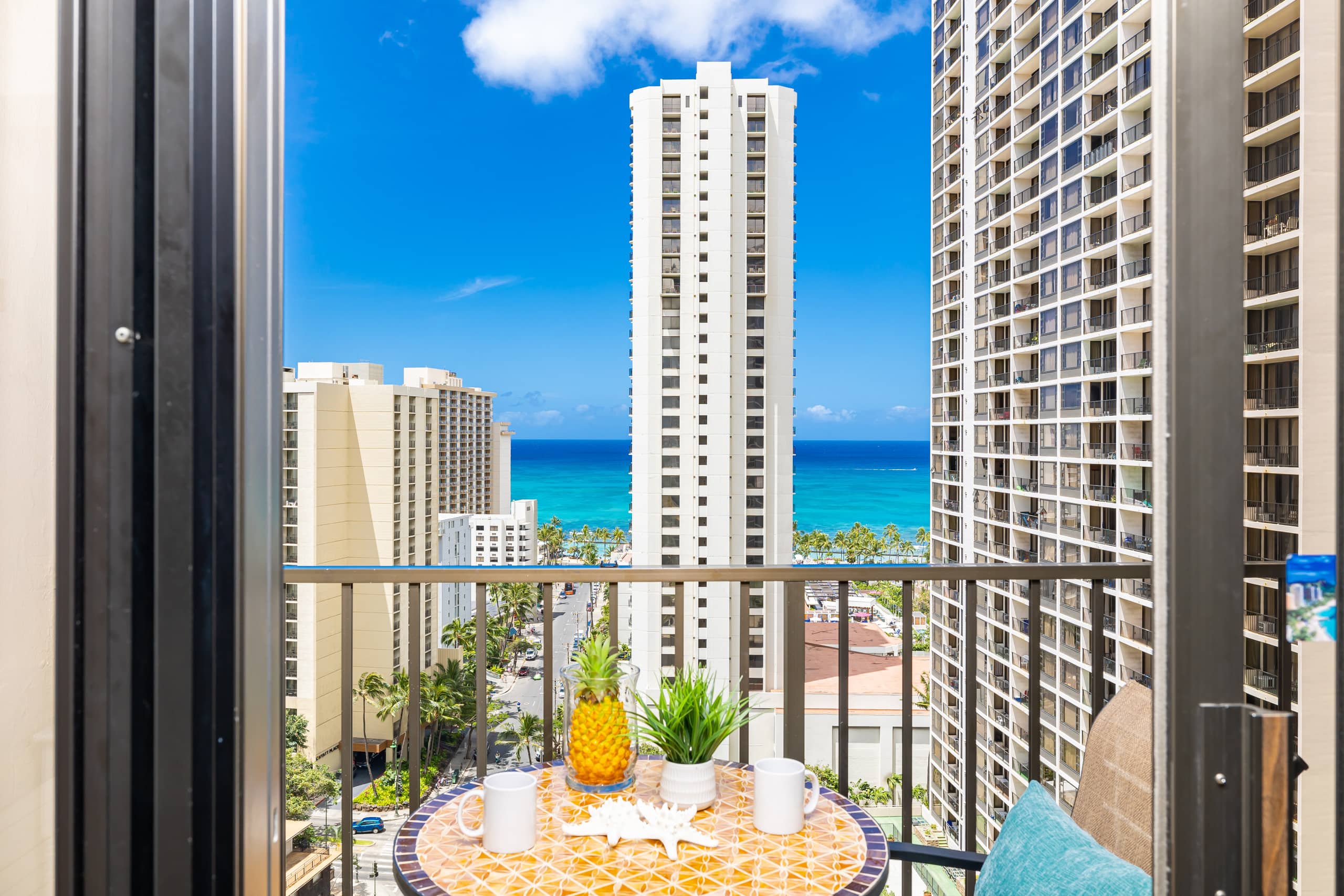 Condo in Honolulu · ★4.71 · 1 bedroom · 2 beds · 1 private bath - Image 25