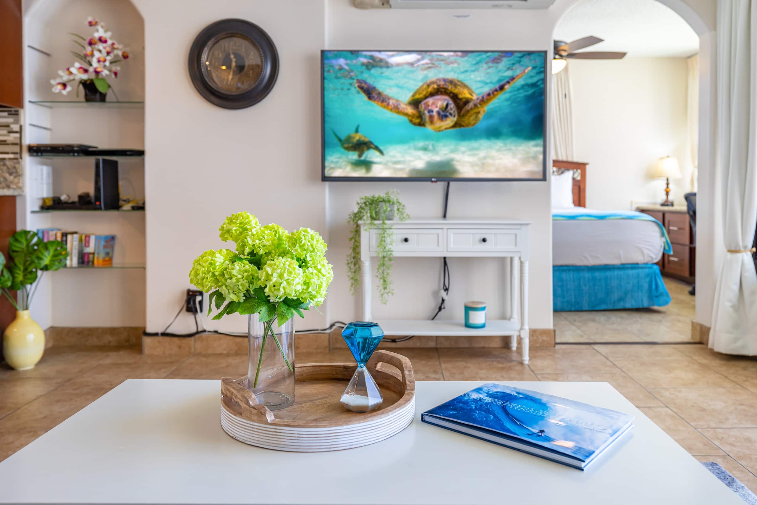 Condo in Honolulu · ★4.71 · 1 bedroom · 2 beds · 1 private bath - Image 5