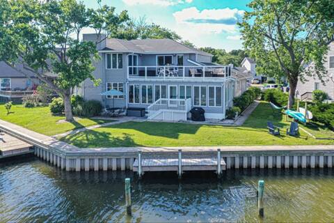 Waterfront w/Dock, Rooftop Terrace  & 2 Kings