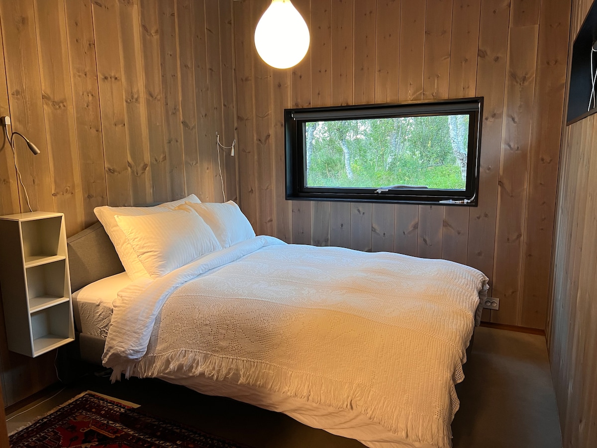 غرفة نوم 1 بإطلالة على الغابة