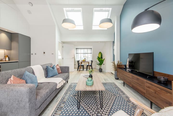 2 bedroom apartment Period building Covent Garden