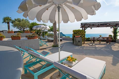 Top performing Airbnb: Private Villa Titina: 3 exclusive apartments Villa in Forio