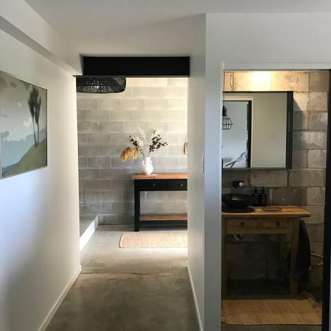 Gorgeous Spacious Home, Top Location, Sunsets gallery image 4