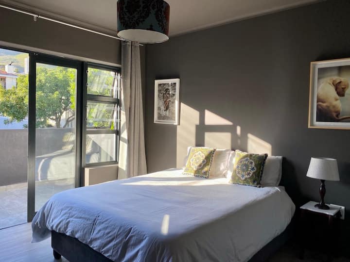 2nd Bedroom with queen size bed and an en-suite balcony that has spectacular views of Table Mountain.  Build-in cupboards.