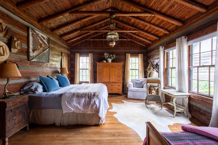 River view, HOT TUB, Fire Pit, Pet F, 10m music Ct gallery image 3