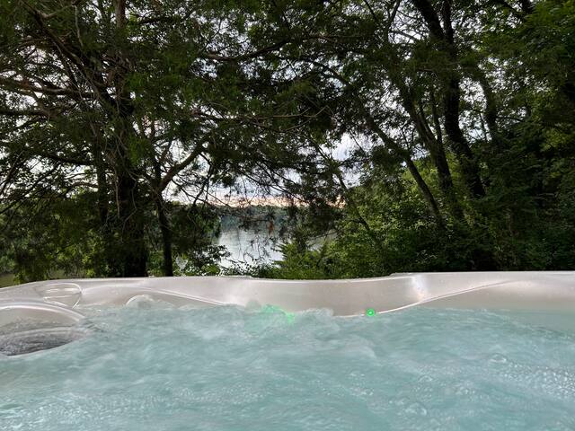 River view, HOT TUB, Fire Pit, Pet F, 10m music Ct gallery image 5