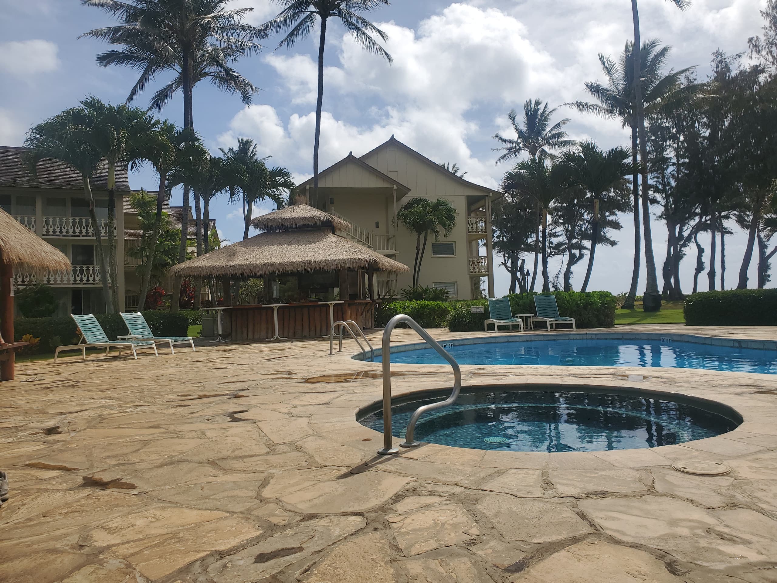 Blue Ocean Breeze Studio 1-min to beach, pool, AC - Photo 30