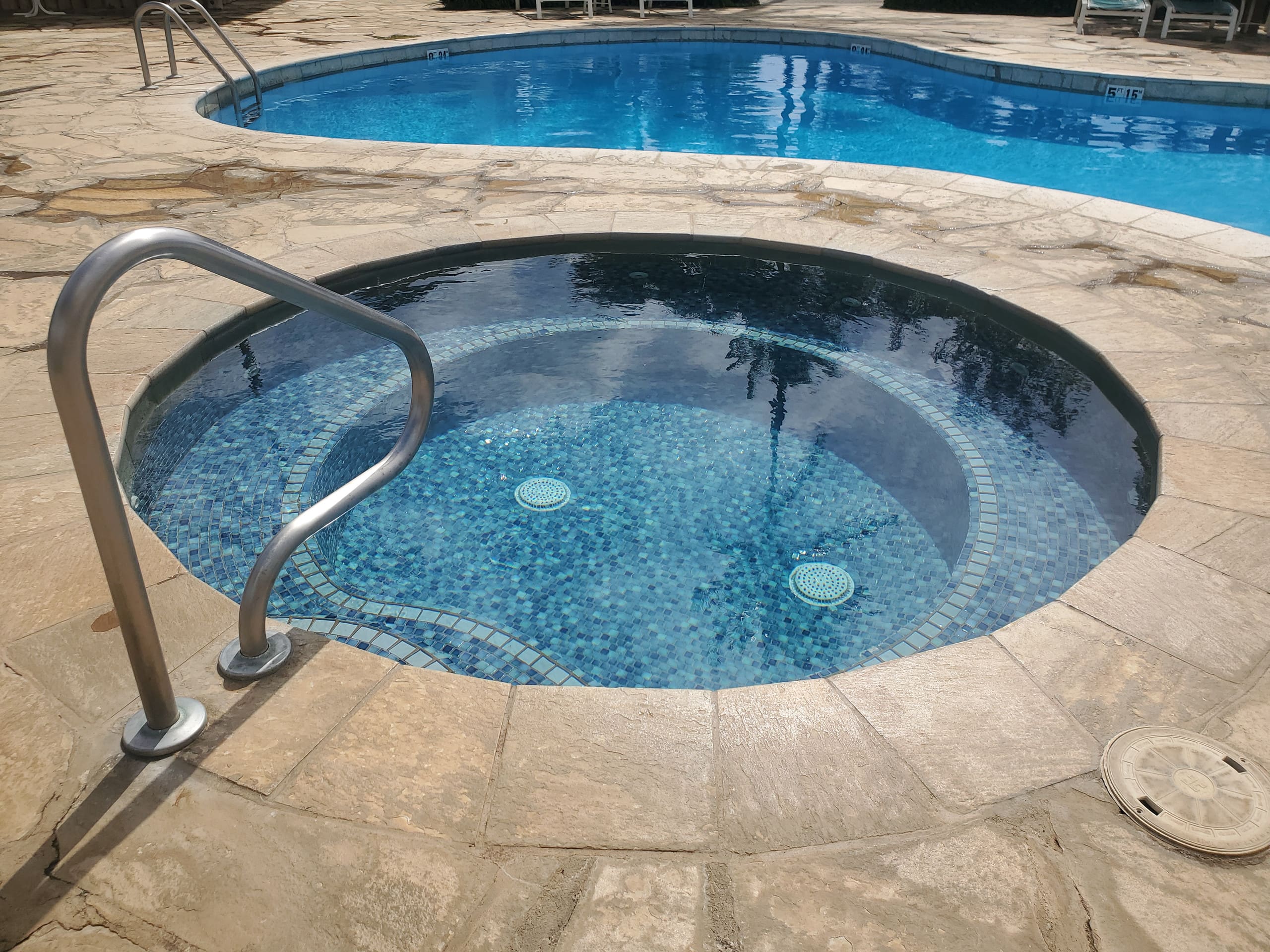 Blue Ocean Breeze Studio 1-min to beach, pool, AC - Photo 29