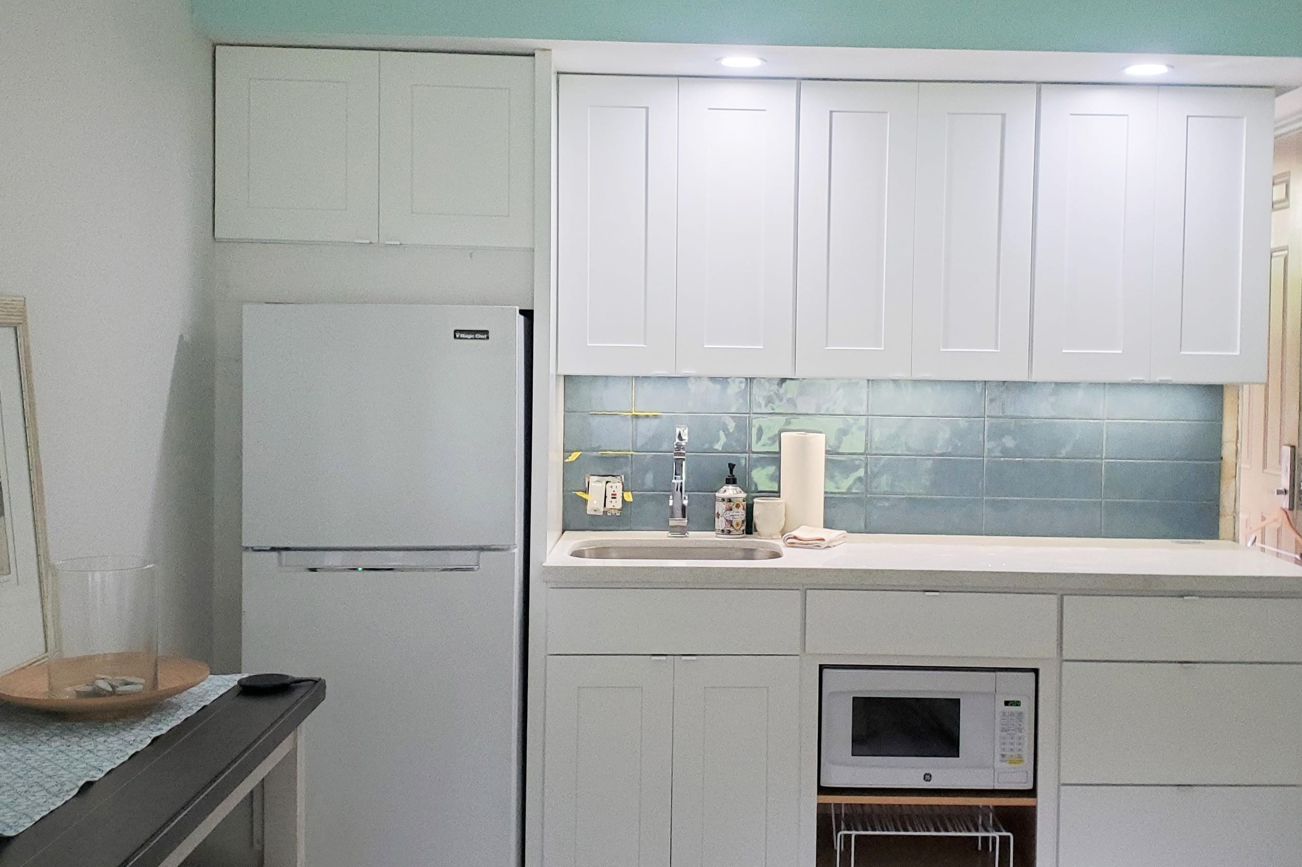 Blue Ocean Breeze Studio 1-min to beach, pool, AC - Photo 1