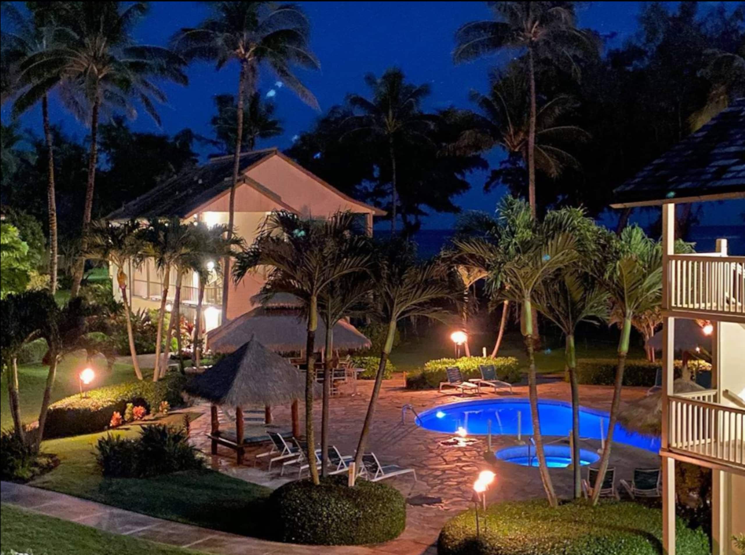 Blue Ocean Breeze Studio 1-min to beach, pool, AC - Photo 28