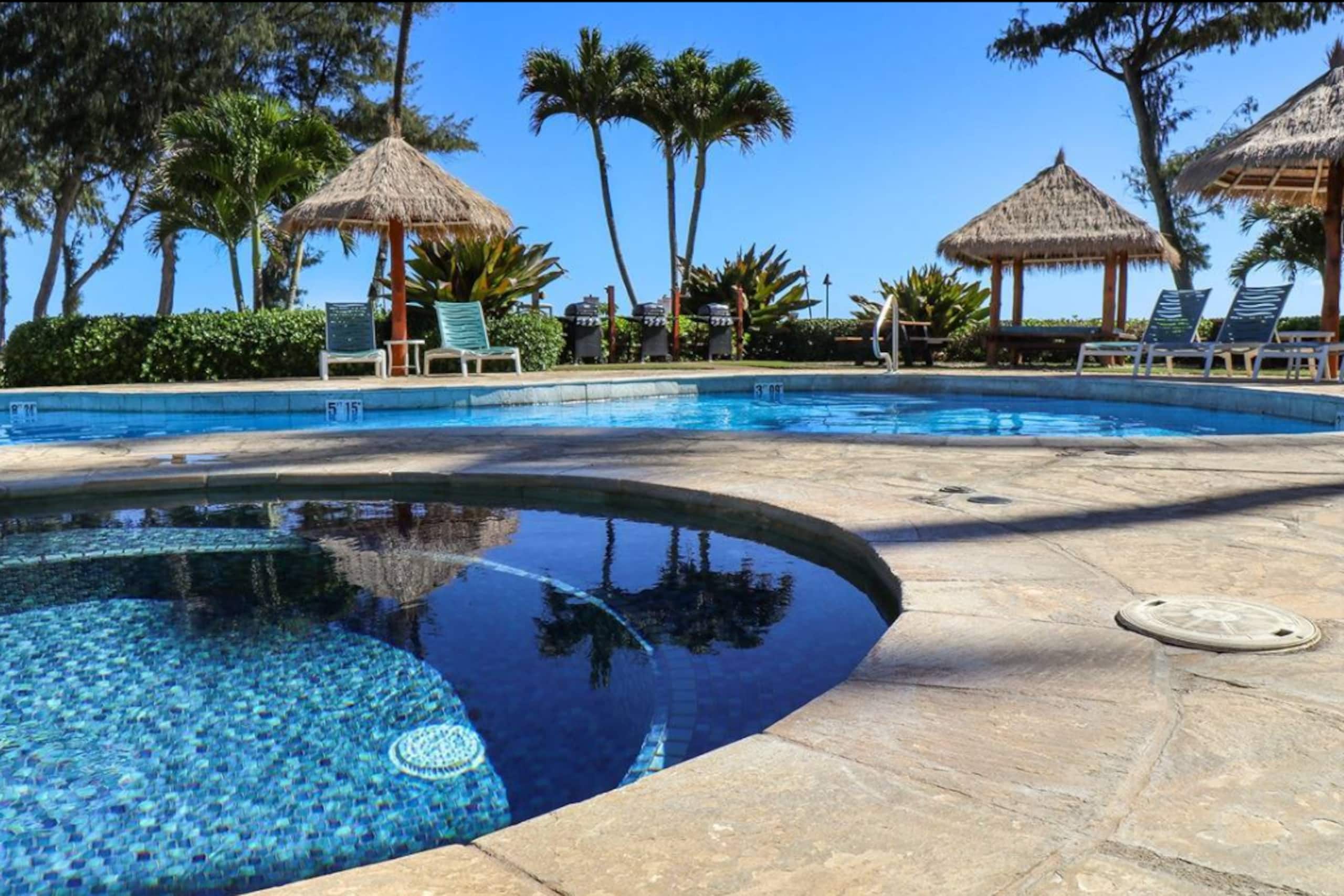 Blue Ocean Breeze Studio 1-min to beach, pool, AC - Photo 18