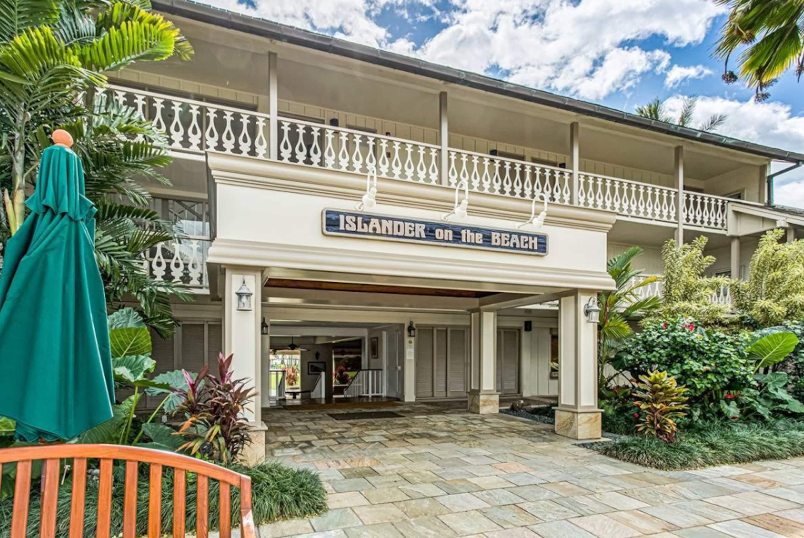 Blue Ocean Breeze Studio 1-min to beach, pool, AC - Photo 12