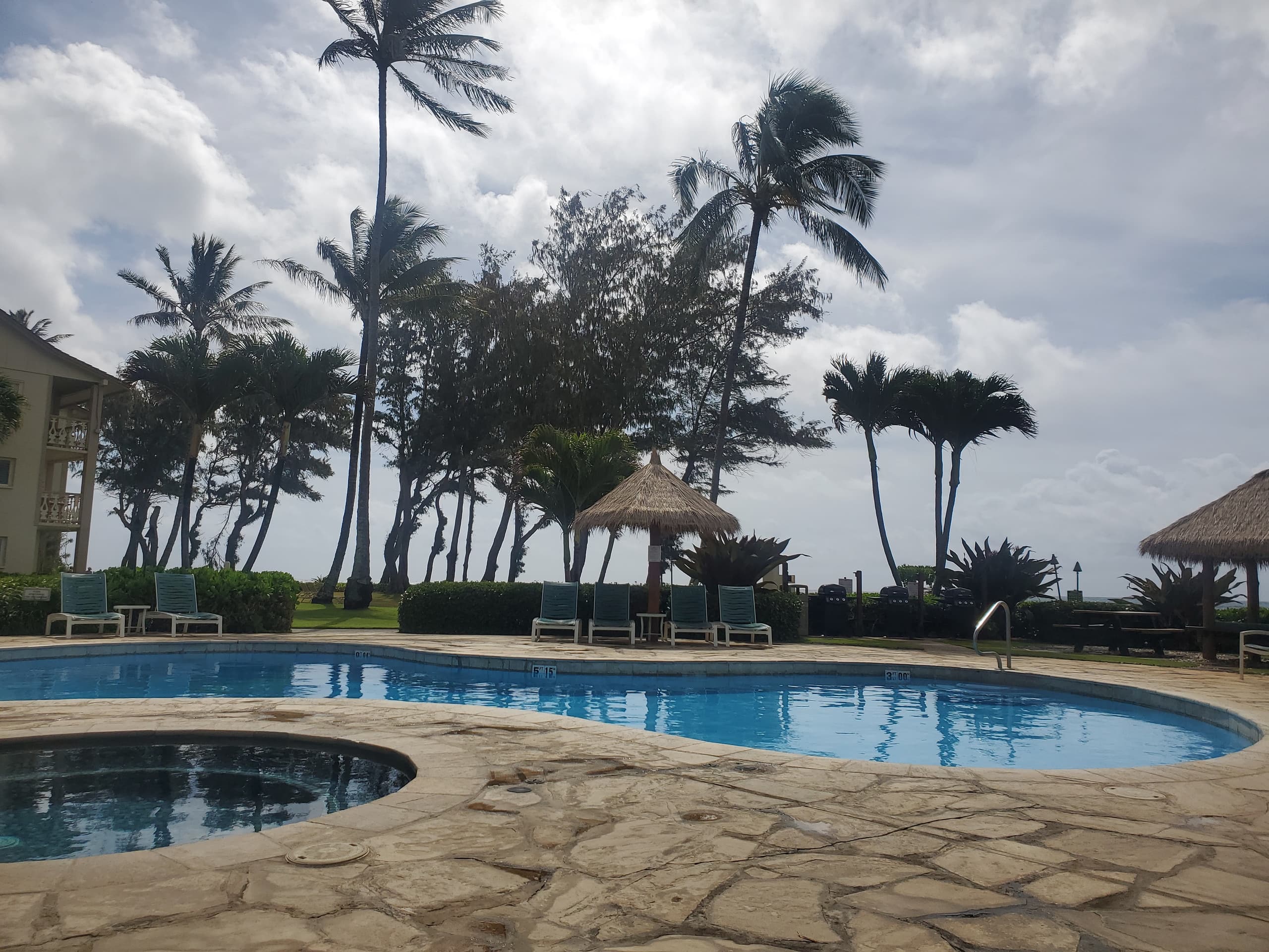 Blue Ocean Breeze Studio 1-min to beach, pool, AC - Photo 16