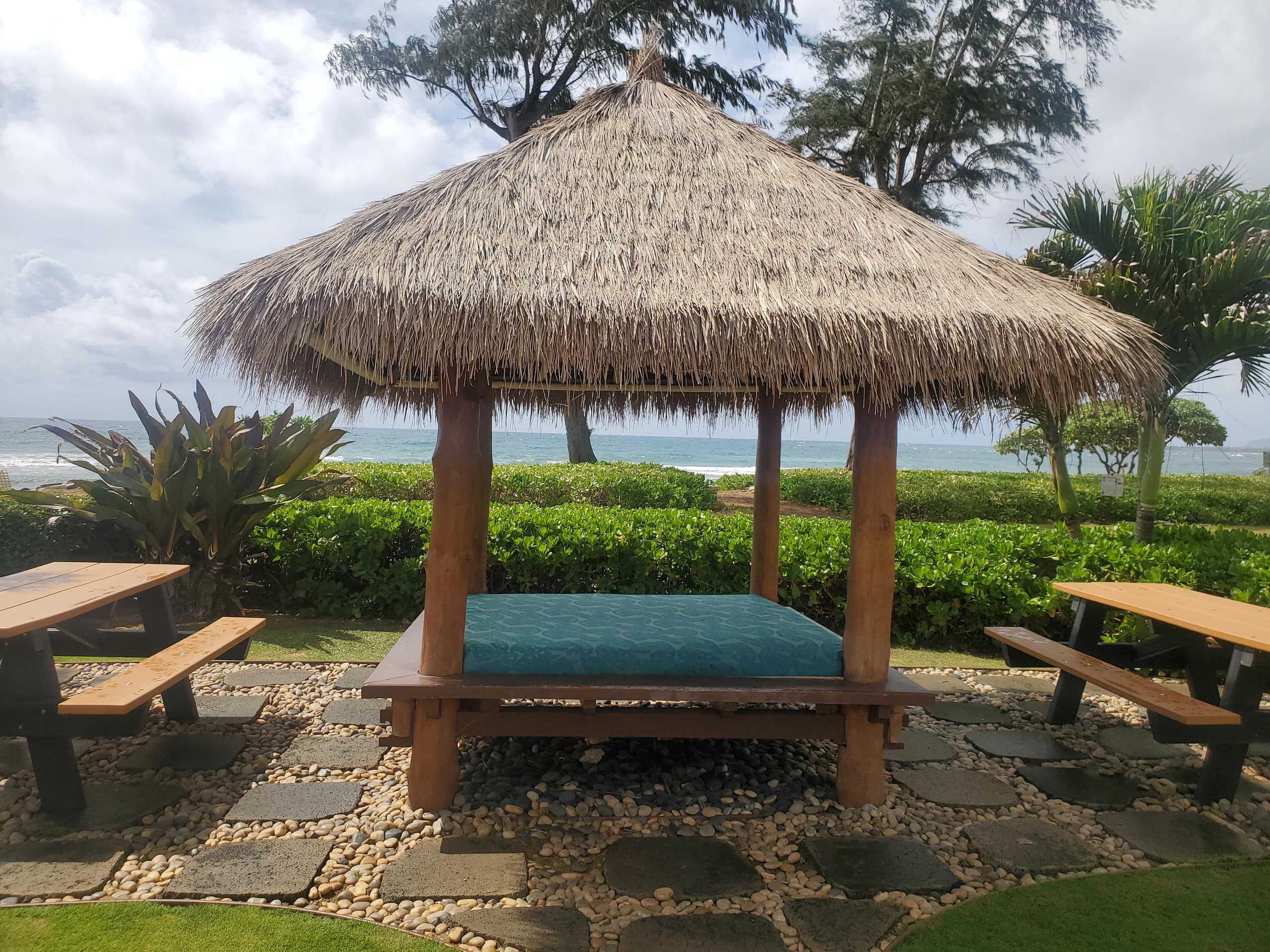 Blue Ocean Breeze Studio 1-min to beach, pool, AC - Photo 24
