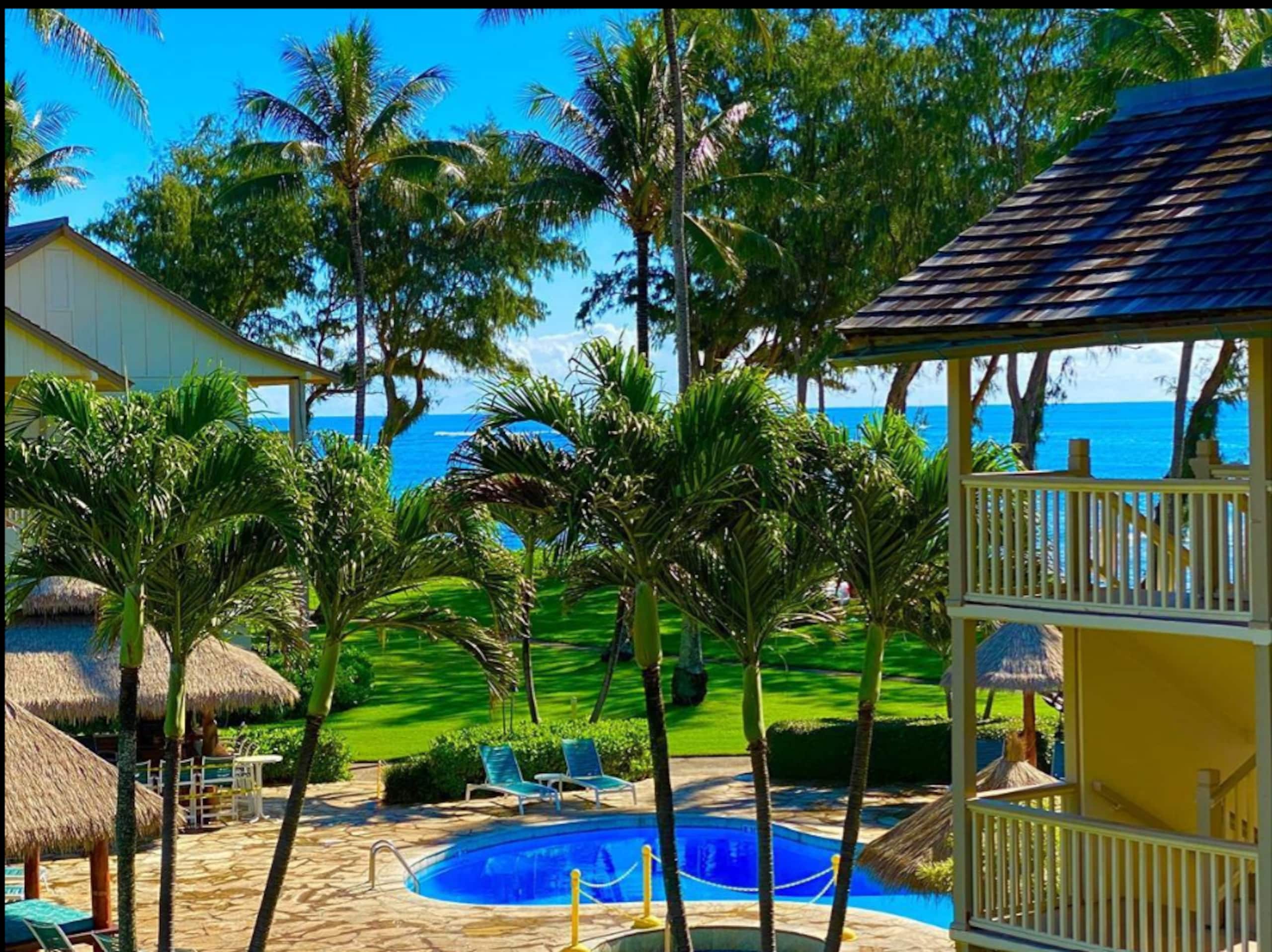 Blue Ocean Breeze Studio 1-min to beach, pool, AC - Photo 20